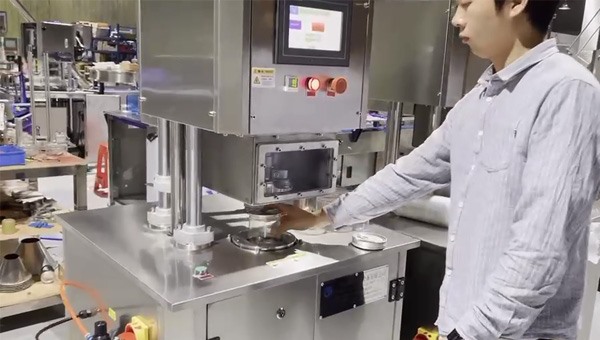 全自動(dòng)抽真空充氮封罐機(jī) 